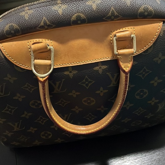 Authentic Louis Vuitton bag - Picture 8 of 10